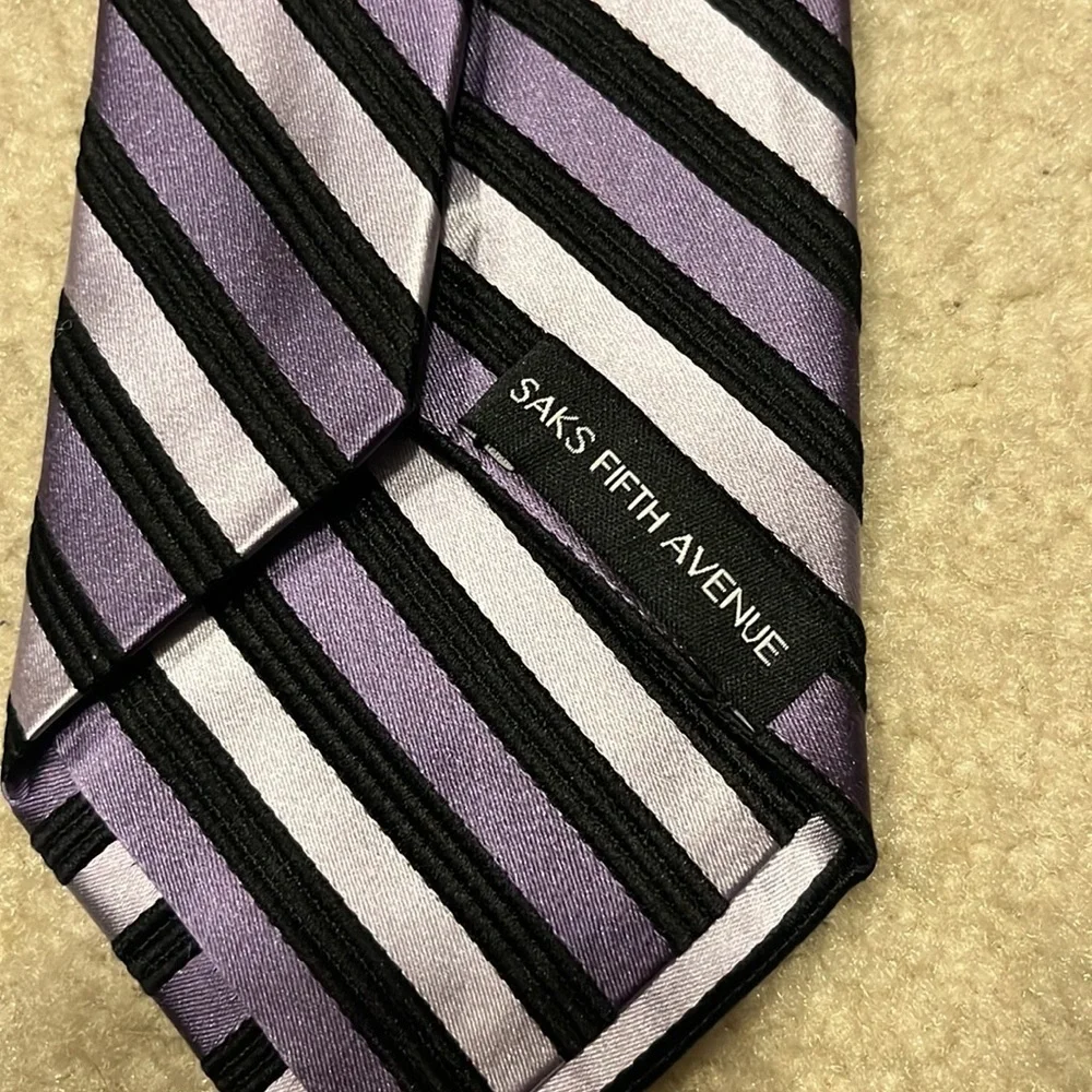 Saks tie